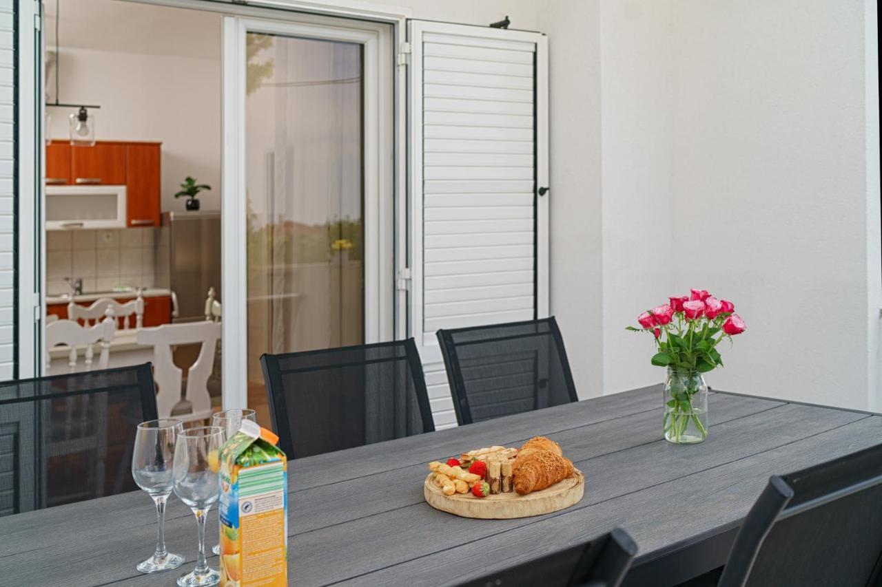 Apartman Rusula Vodice Exterior foto